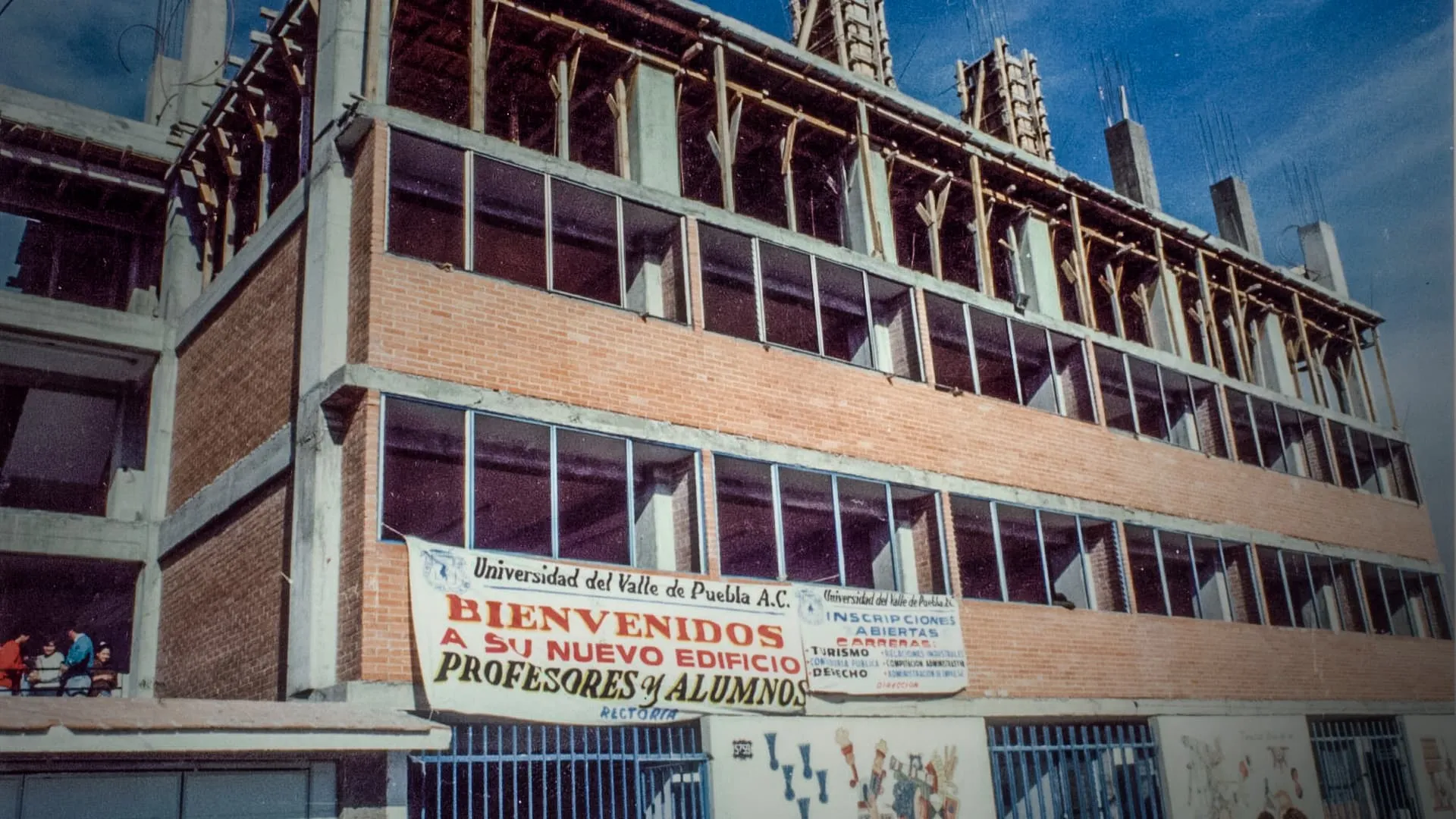 Fundación de la Universidad del Valle de Puebla, 1981