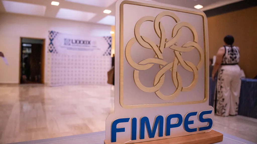 UVP obtiene la acreditación FIMPES, 2003